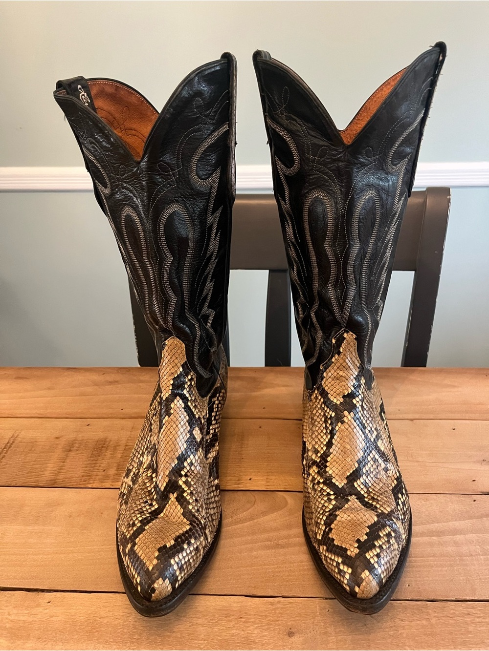 Vintage Larry Mahan Snakeskin Python Cowboy Boots Men’s Size 8.5C Made in Texas.